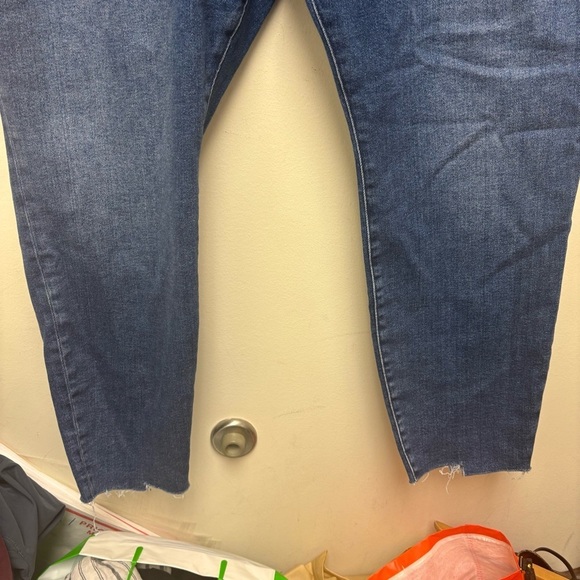 Good American Good Legs Jeans - Picture 8 of 11